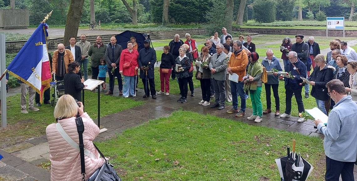 Einweihung Geschichts-und Erinnerungstafeln auf dem Osterholzer Friedhof