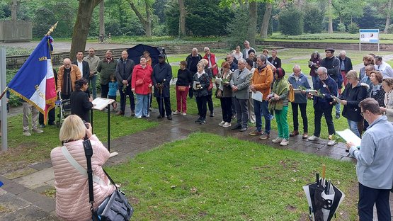 Einweihung Geschichts-und Erinnerungstafeln auf dem Osterholzer Friedhof