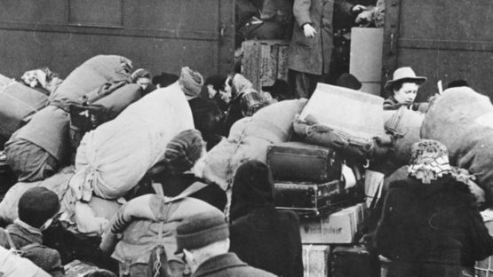 Ankunft von Flüchtlingen aus dem Osten im Februar 1945 in Berlin Ankunft von Flüchtlingen aus dem Osten im Februar 1945 in Berlin