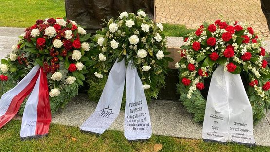 Kranzniederlegung zum Antikriegstag in Bremerhaven am 1. September 2025